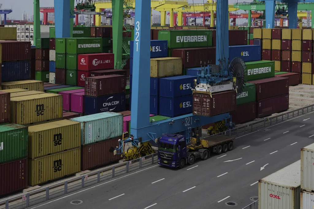 Kina ukinula posebne lučke takse za američke brodove