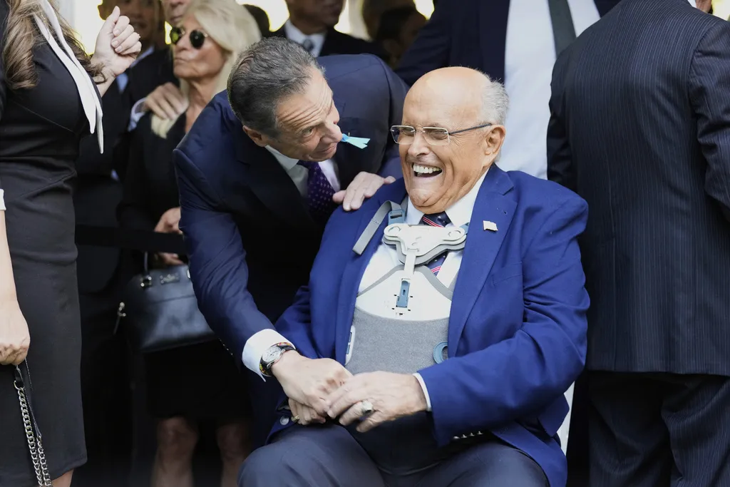 Trump pomilovao Rudyija Giulianija i još više od 70 osoba