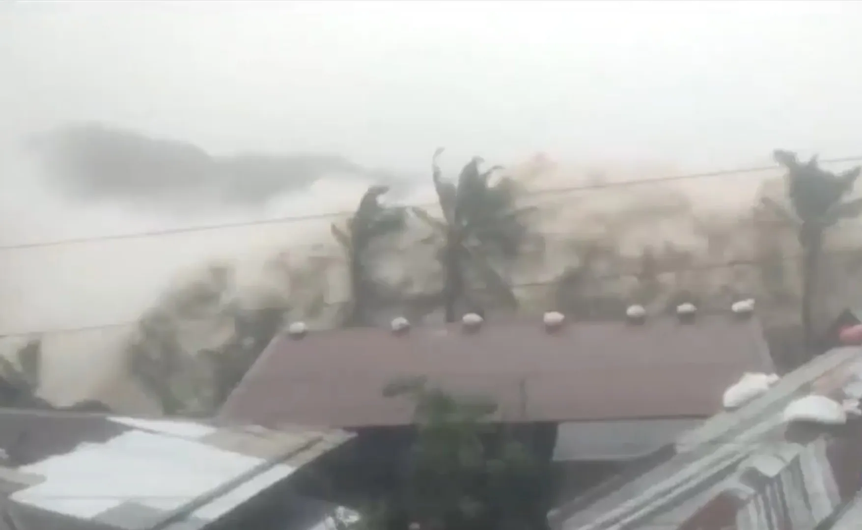 Tajfun na Filipinima: Ima mrtvih, hiljade evakuisanih, stotina sela poplavljeno