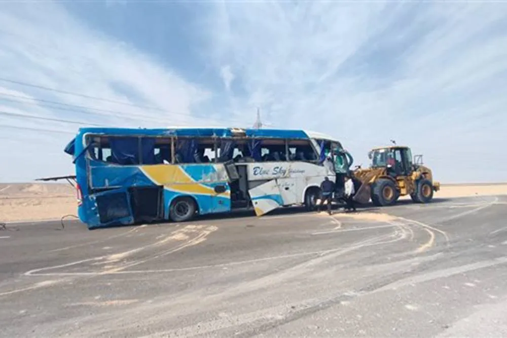 Tragedija u Hurgadi: Autobus udario u kamion, dvije osobe poginule