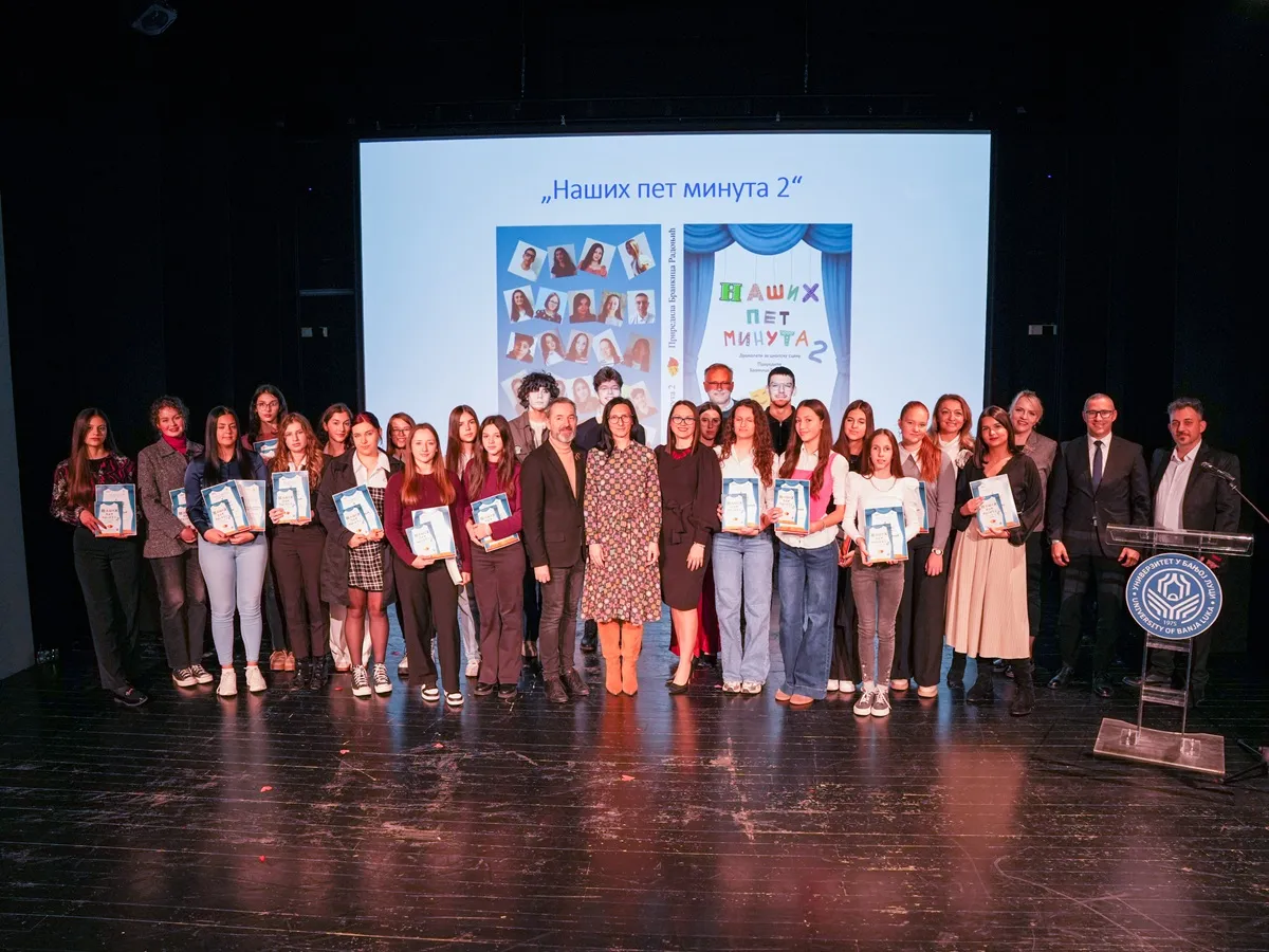 Centar NAUM promovisao zbornik „Naših pet minuta 2“ koji afirmiše mlade stvaraoce