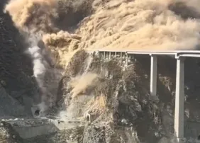 Urušio se novootvoreni most u Kini