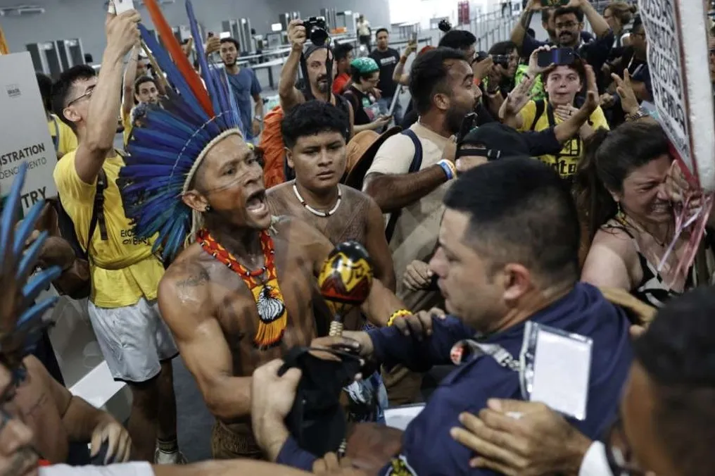 Desetine demonstranata probile se do glavnog mjesta održavanja samita UN-a o klimi
