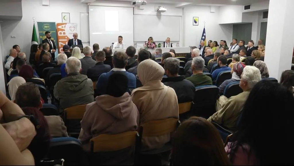 Bihać: Promovisana knjiga „Ostani uspravan“ – prihod od prodaje ide za djecu u Gazi