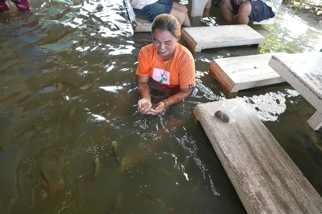 Poplava pretvara tajlandski restoran u neobičnu atrakciju