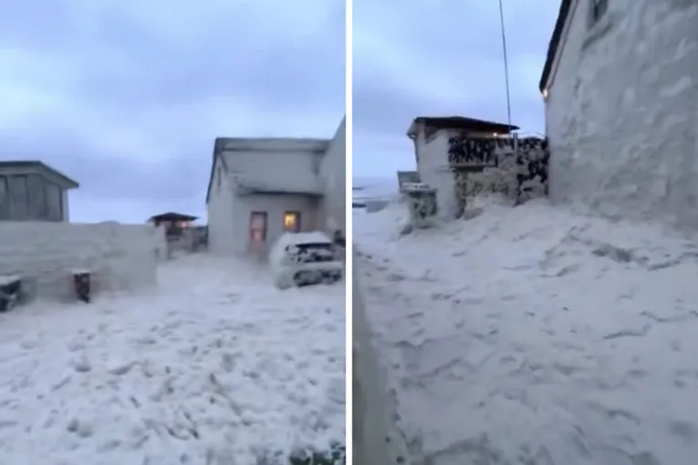 Obala kod Dublina nestala ispod gustog sloja morske pjene