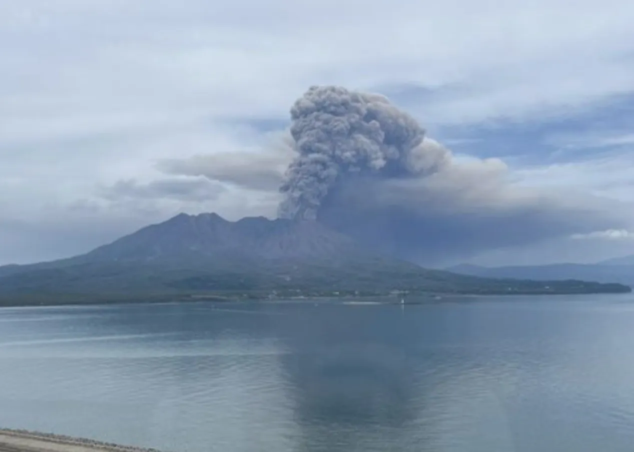 Eruptirao vulkan u Japanu: Otkazani letovi, stanovnici evakuisani