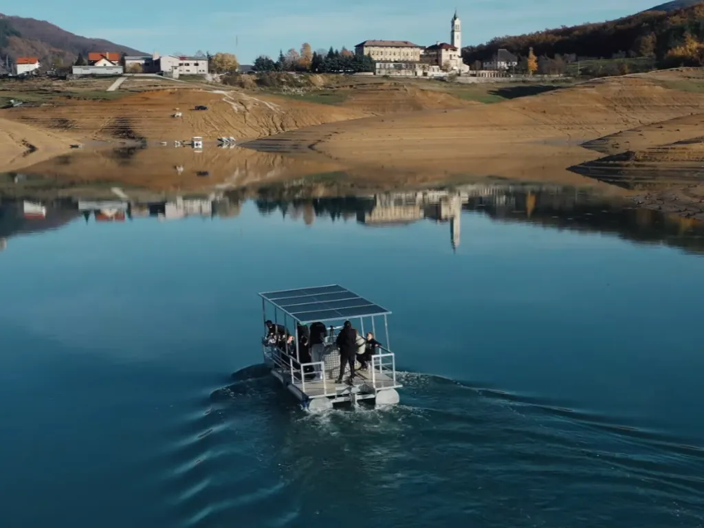 Turističke vožnje Ramskim jezerom odsad na električnom splavu