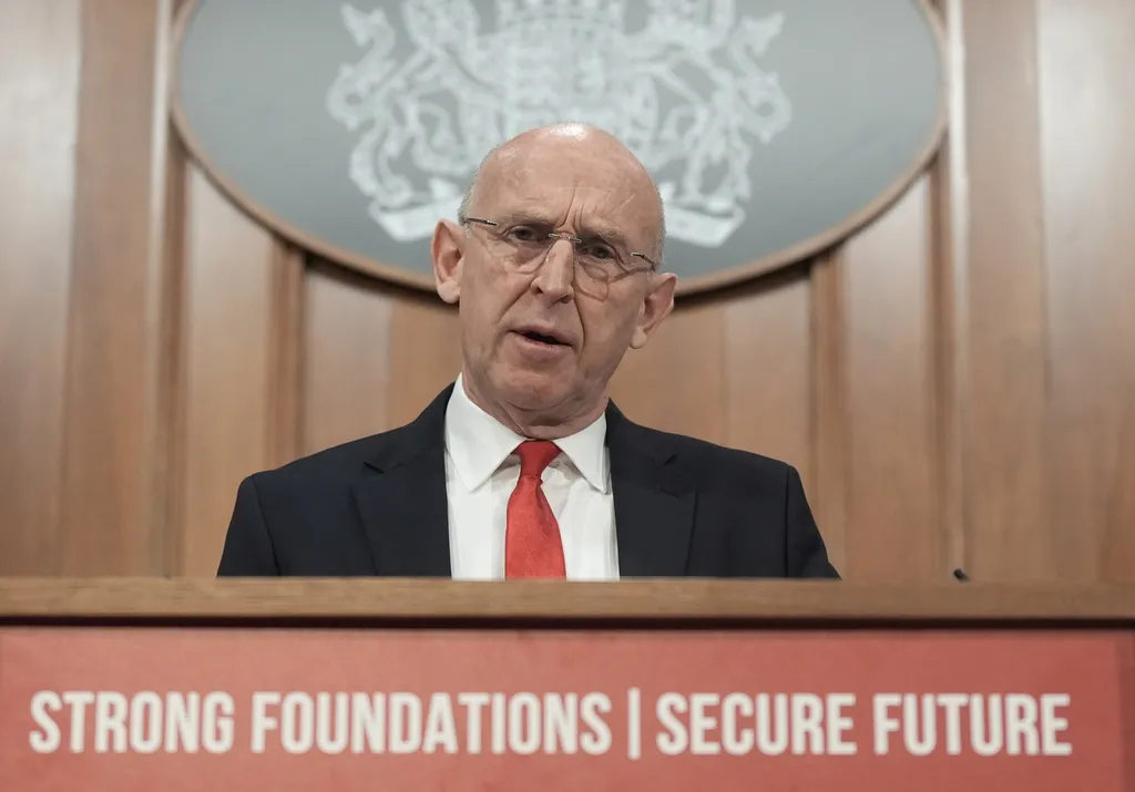 Velika Britanija prati ruski špijunski brod u blizini Škotske i upozorava Moskvu: Spremni smo