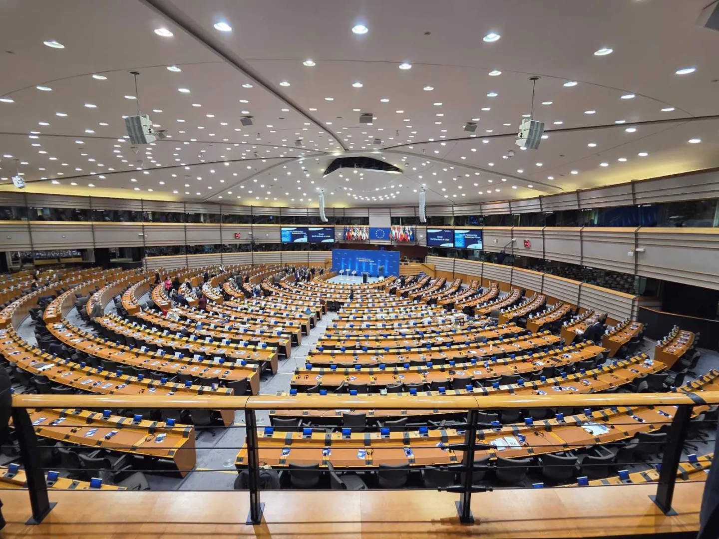 Evropski parlament odobrio 90 milijardi evra zajma Ukrajini