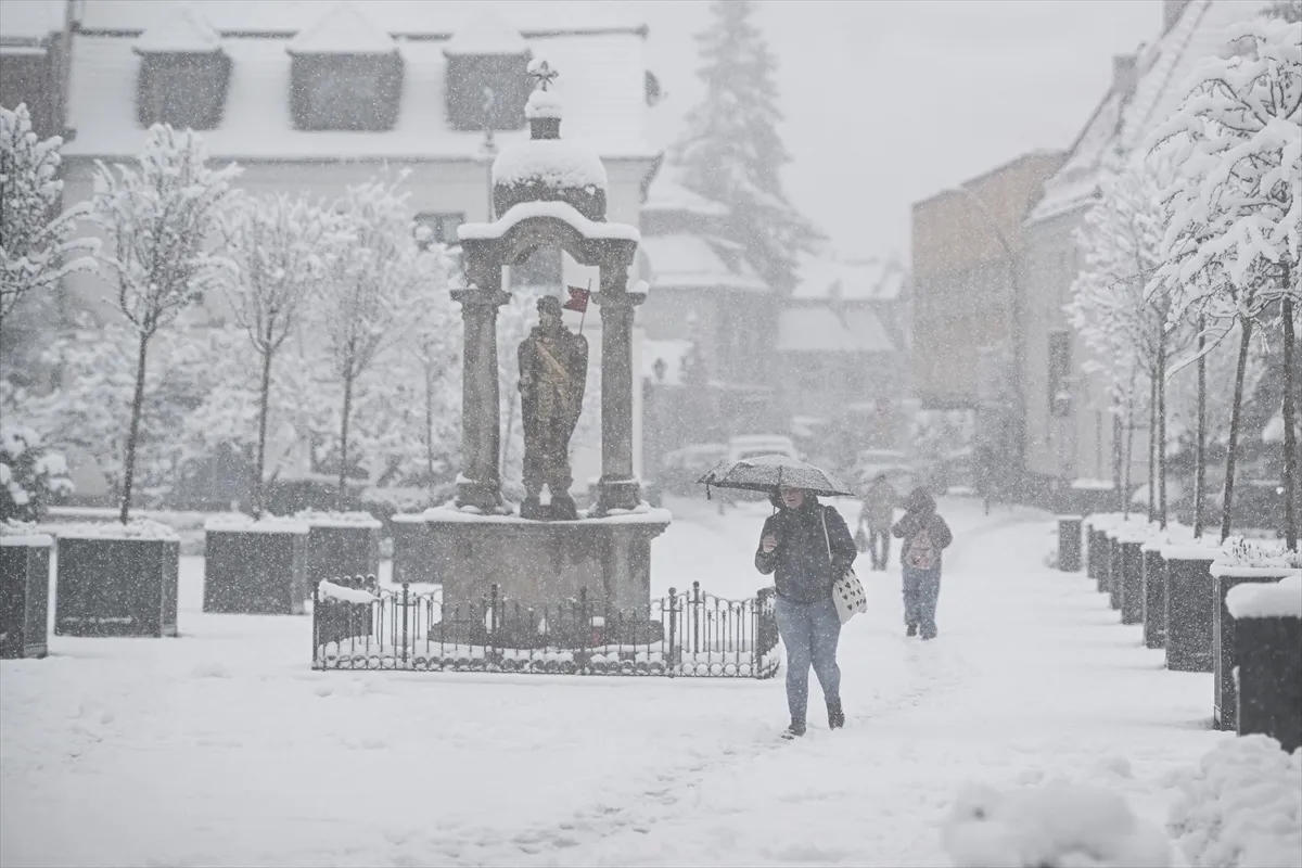 Oluja Johannes odnijela tri života: Avion izletio s piste, saobraćaj u kolapsu