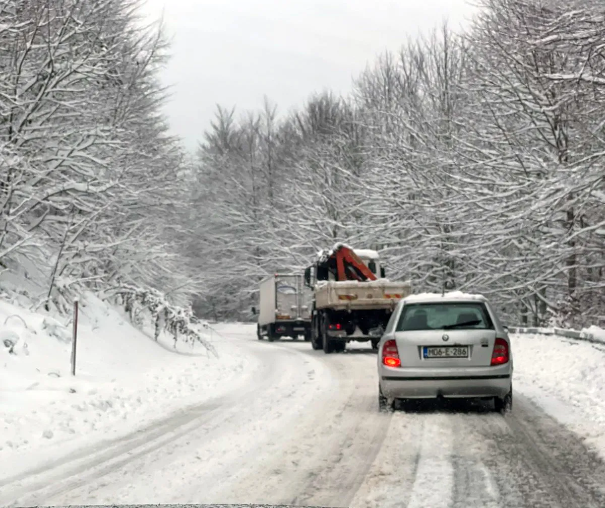 Preko Romanije se odvija teretni saobraćaj, lanci neophodni