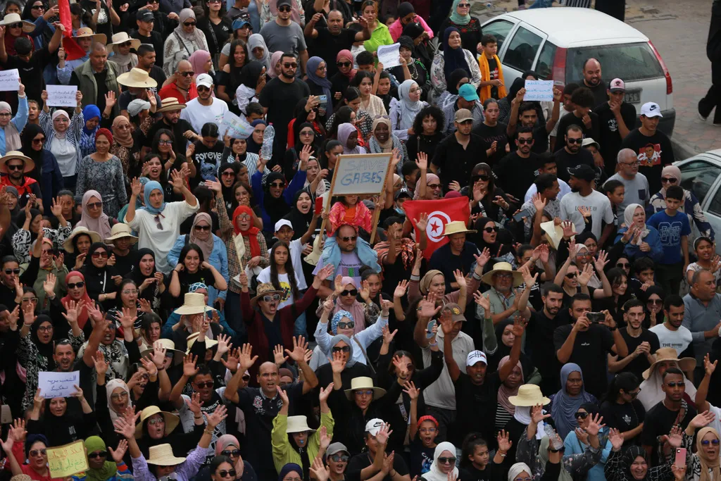 Hiljade građana na protestu protiv predsjednika Tunisa: "Dosta represije, dosta tiranije"