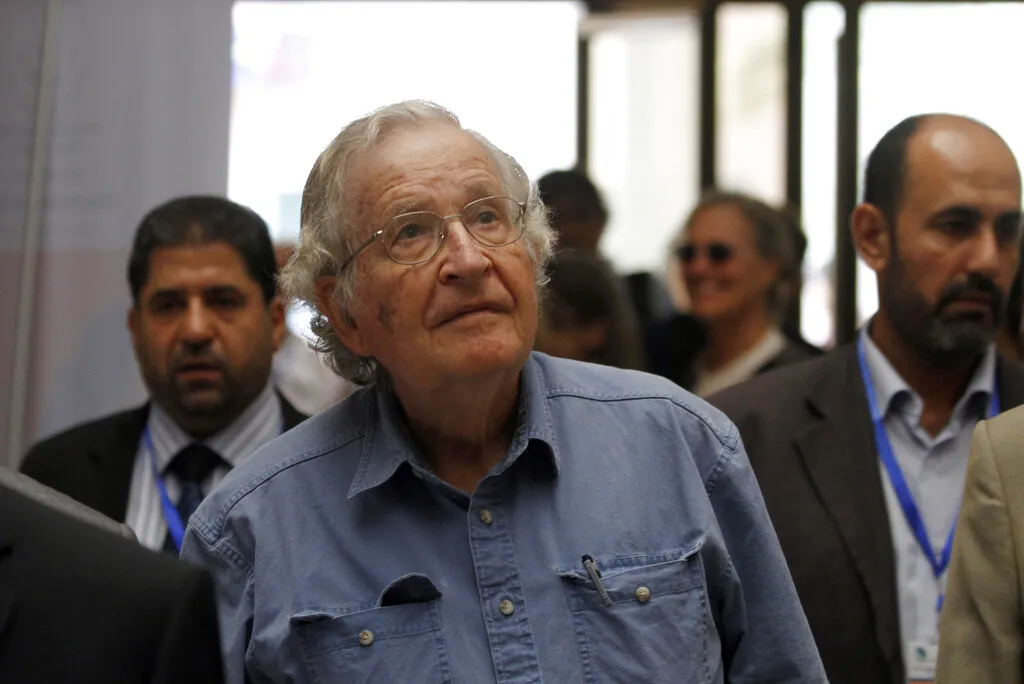 Noam Chomsky održavao blizak kontakt sa Epsteinom, polazuju novi mejlovi