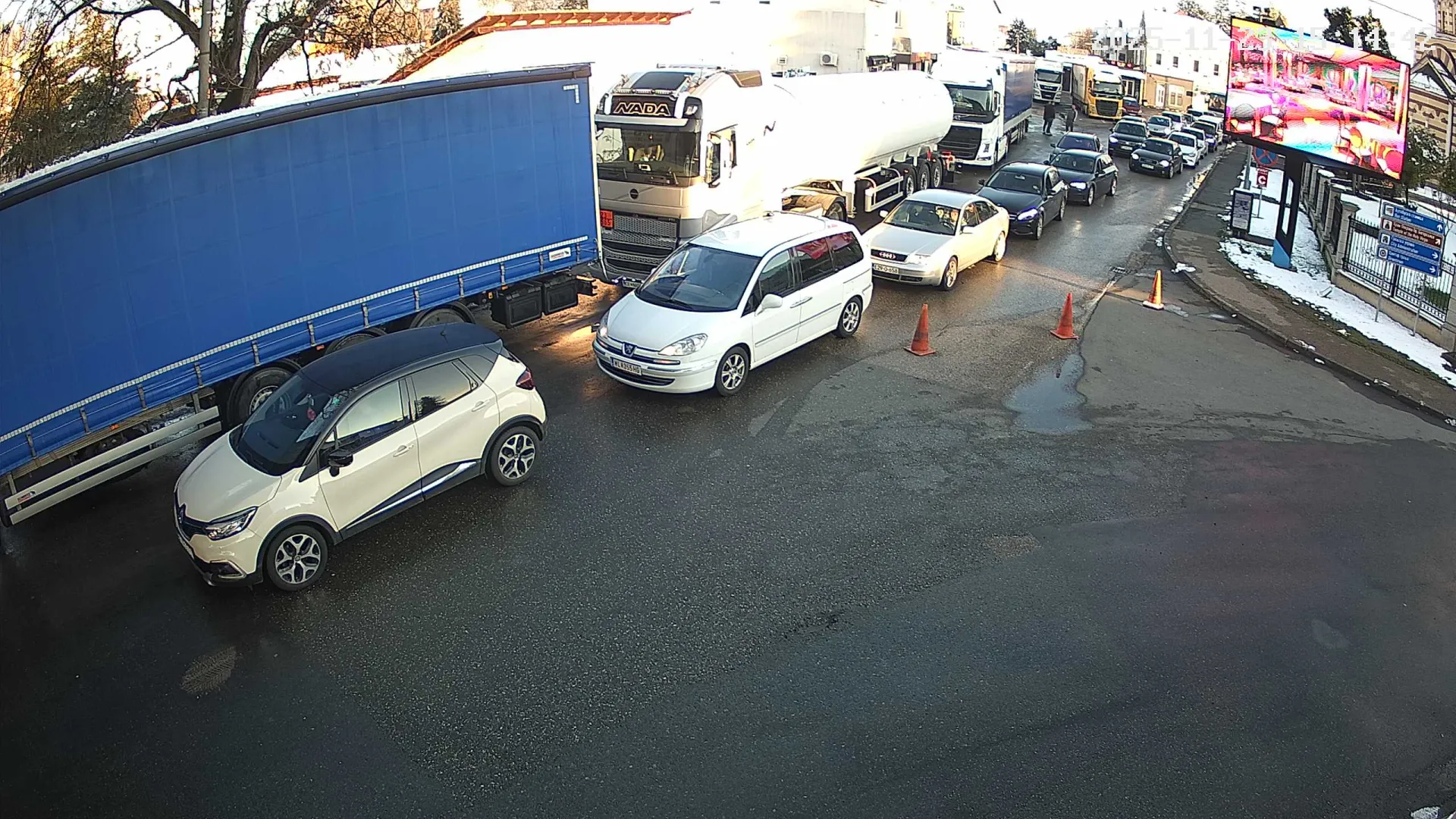 Na više graničnih prelaza duge kolone na izlazu iz BiH