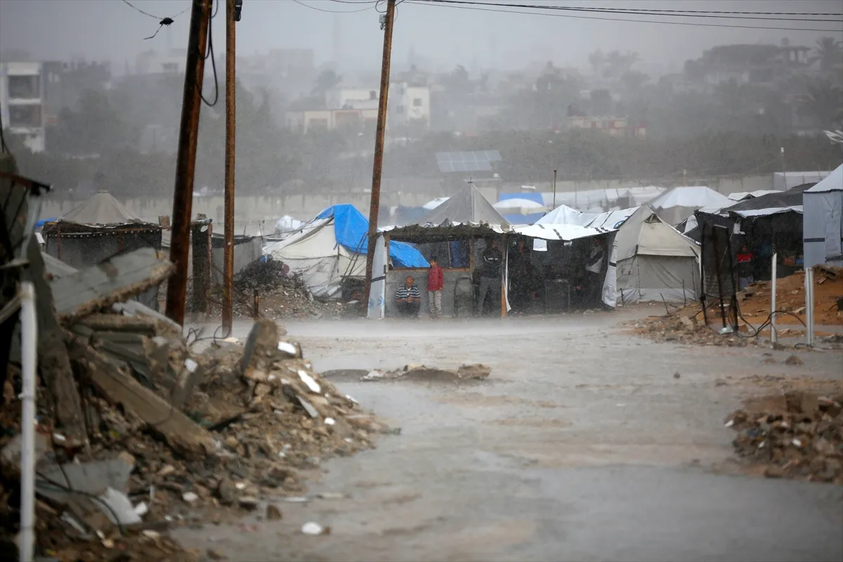 Deseci šatora raseljenih Palestinaca poplavljeni obilnim kišama na jugu Gaze