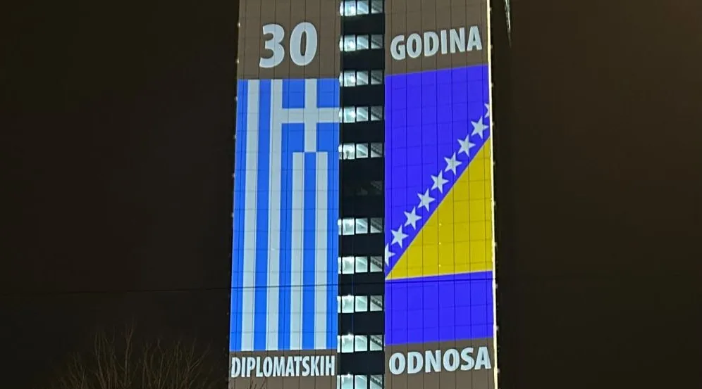 Grčka i BiH slave 30 godina diplomatskih odnosa, osvijetljena Zgrada prijateljstva