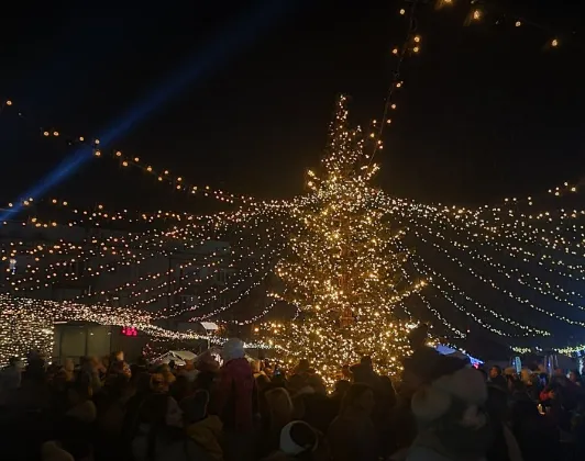 Praznična magija u gradu na Vrbasu: Banjalučka zima i Zimzobal otvorili svoja vrata