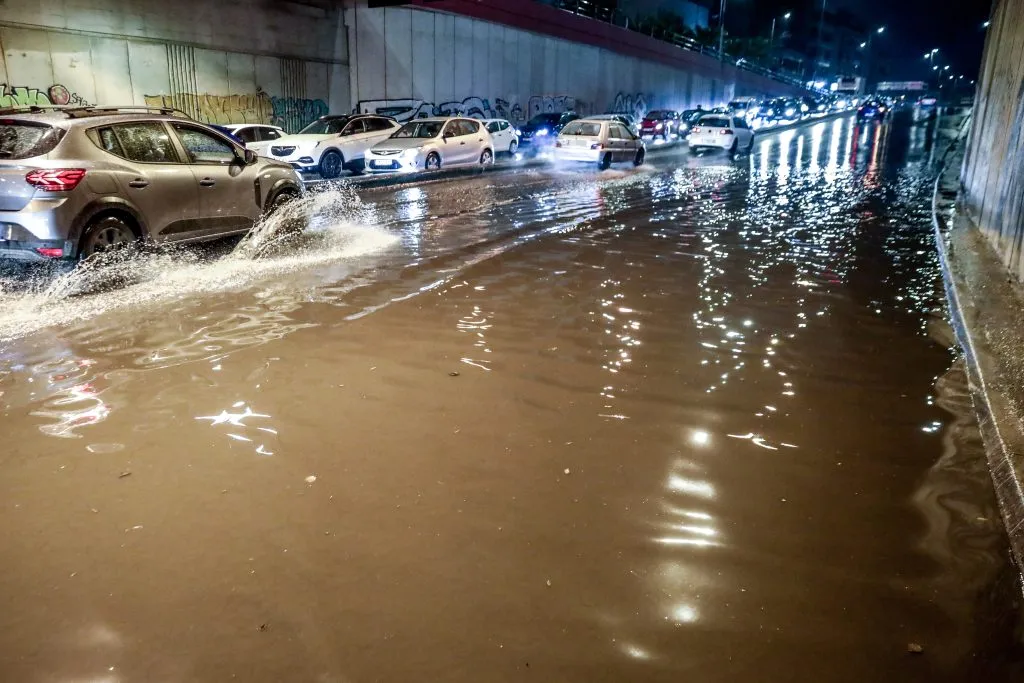 Oluja Bajron napravila haos u Grčkoj: Poplavljeni putevi, zatvorene škole