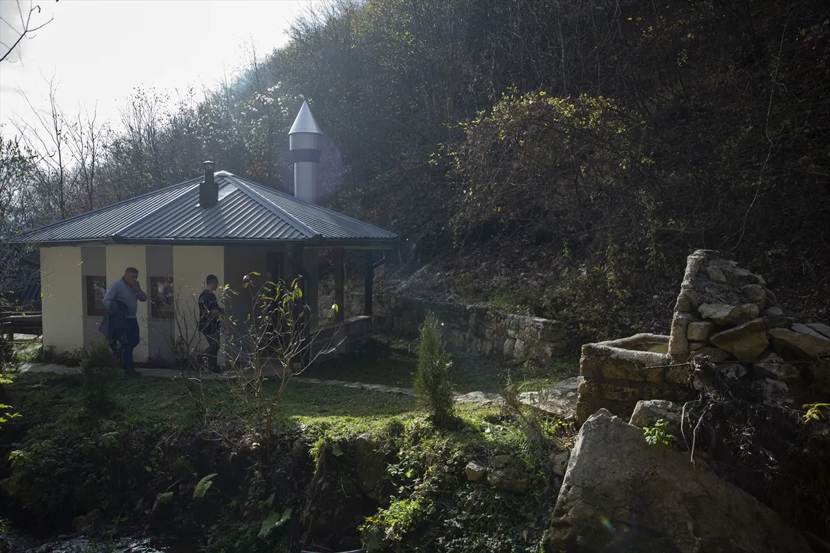 Jedna od najmanjih džamija u BiH ima 16 kvadrata i može primiti 10 vjernika