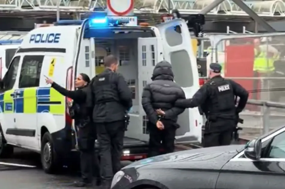 Aerodrom Heathrow pod opsadom policije: Uhapšen muškarac, istraga u toku