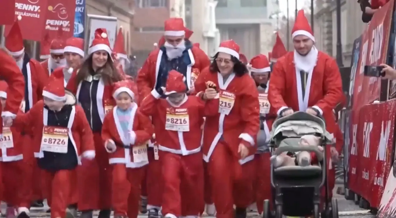 Ulice Budimpešte pune trkača za Trku Djeda Mraza