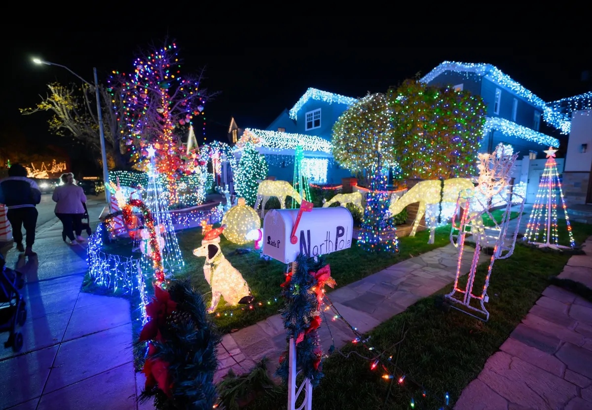 San Carlos u Kaliforniiji privlači posjetioce spektakularnim ukrasima