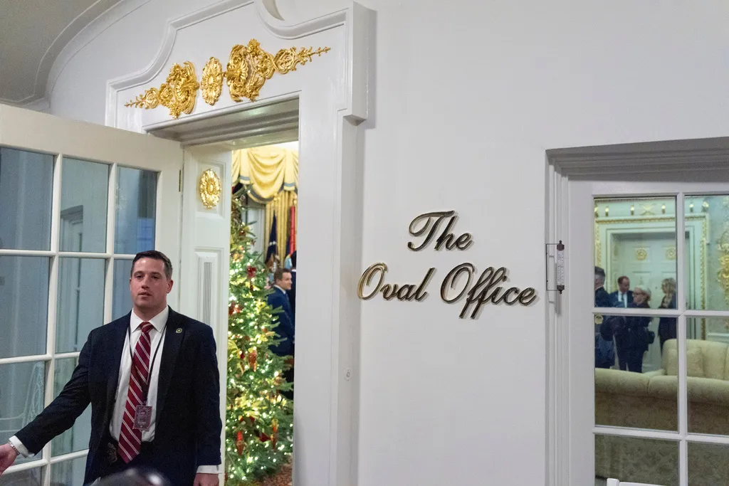 Bijela kuća: Demokrate selektivno objavljuju fotografije Epsteina radi lažnog narativa