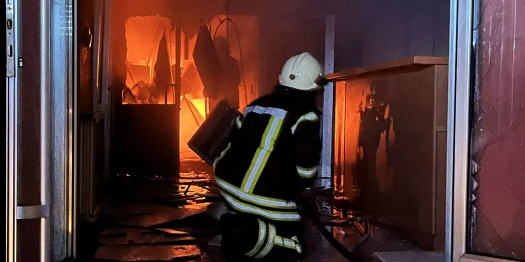 Eksplozije u Kiseljaku, vatra "guta" objekat "Globus konfekcije"