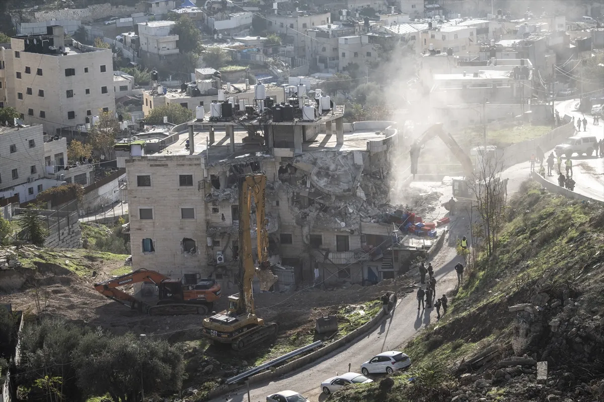 Izrael srušio stambenu zgradu u istočnom Jerusalemu, oko stotinu Palestinaca raseljeno