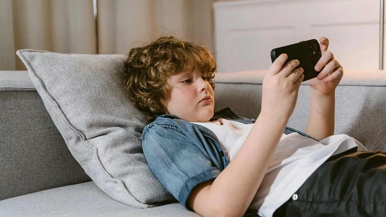 Sanke, a ne ekrani: Zašto je Božić idealno vrijeme da djeci ograničite vrijeme pred ekranima