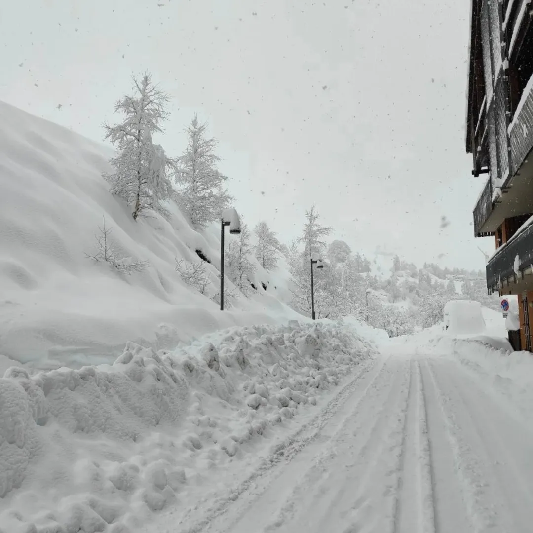 Rekordne snježne padavine prekrile su italijansko skijalište Prato Nevoso uoči praznika