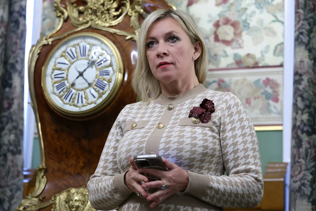 Zaharova: Trump zaista pokušava da spase Ameriku