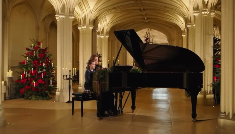 Kate Middleton i princeza Charlotte iznenadile božićnim duetom na klaviru