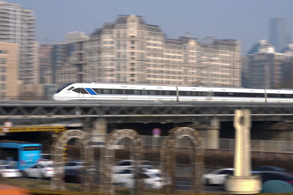 Kina testirala voz brzine 800 km/h: Lebdi iznad šina