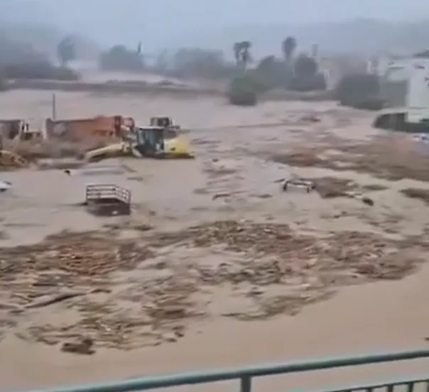 Bujice nosile auta u Španiji: Jedna osoba poginula, dvoje nestalih