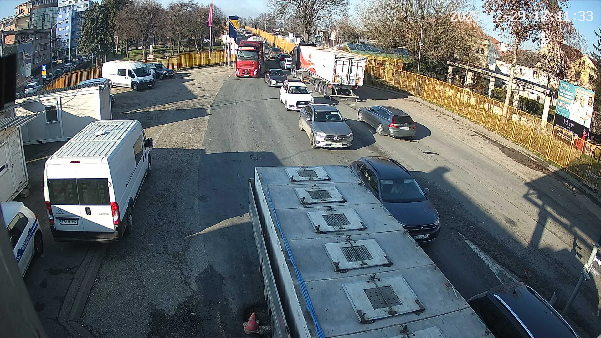 U Gradišci i Gradini duge kolone vozila u oba smjera