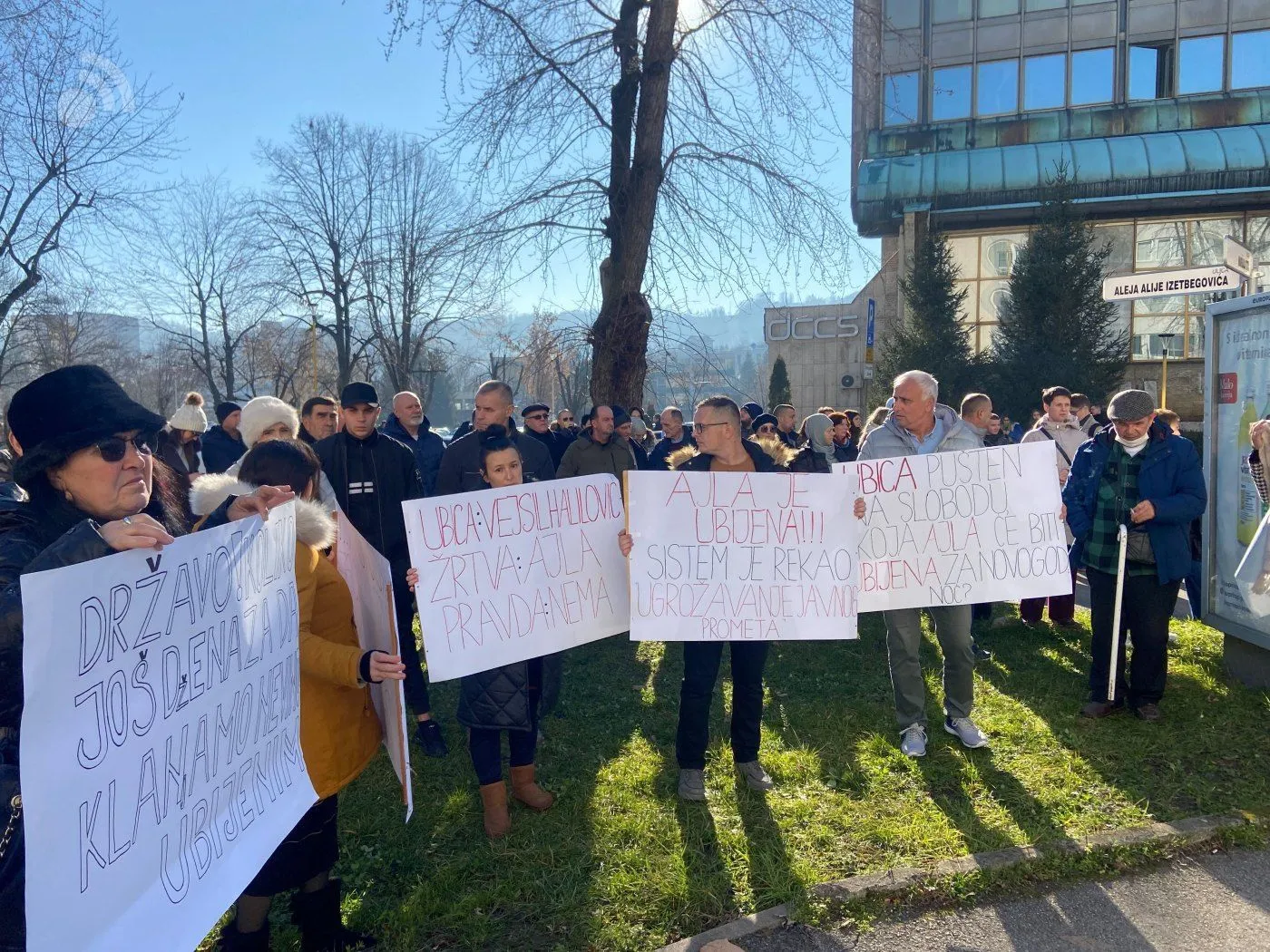 Protest zbog presude za smrt Ajle Nuhanović: "Koliko još dženaza da klanjamo nevinima"  