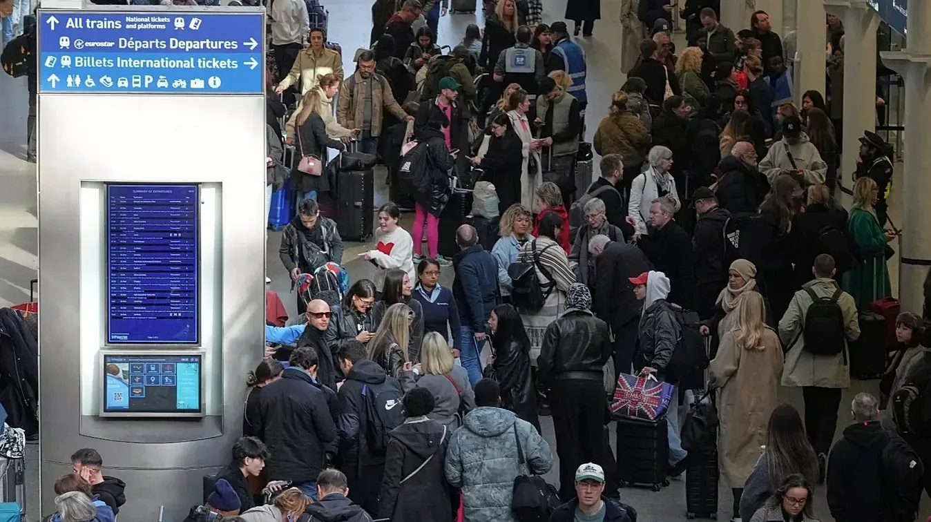 Pred Novu godinu Eurostar upozorava putnike da ne putuju nakon 'velikih poremećaja' u tunelu La Manche