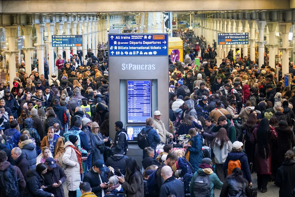 Kašnjenja Eurostara ulaze u drugi dan, putnici zaglavljeni u vozovima tokom noći