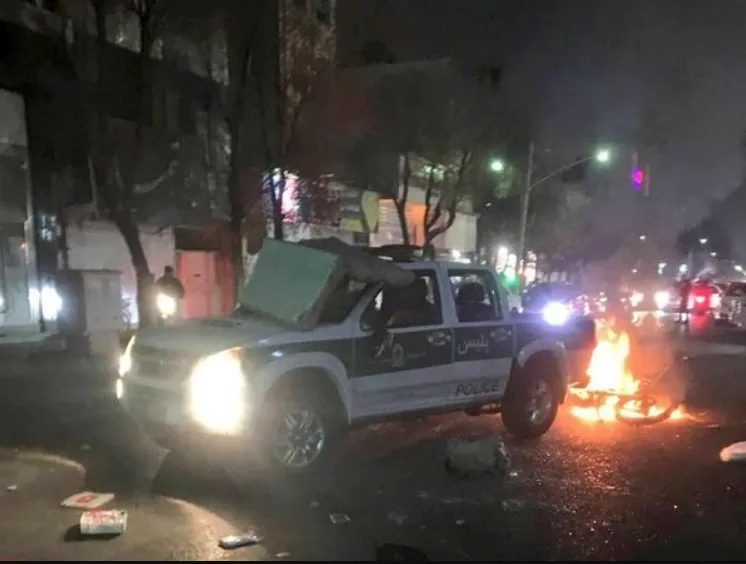 Najmanje 35 poginulih i 1.200 privedenih u protestima u Iranu