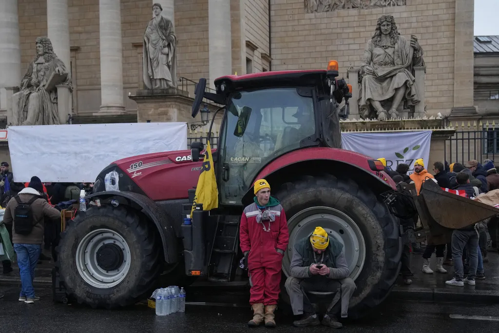 Poljoprivrednici blokirali Pariz