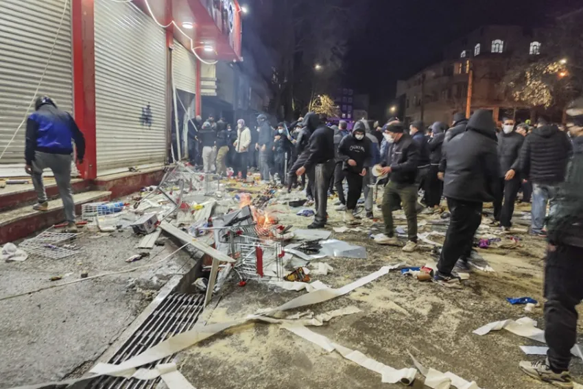 Pobuna u Iranu: Zapaljene zgrade vlade, vlast ograničila komunikaciju, ne radi internet