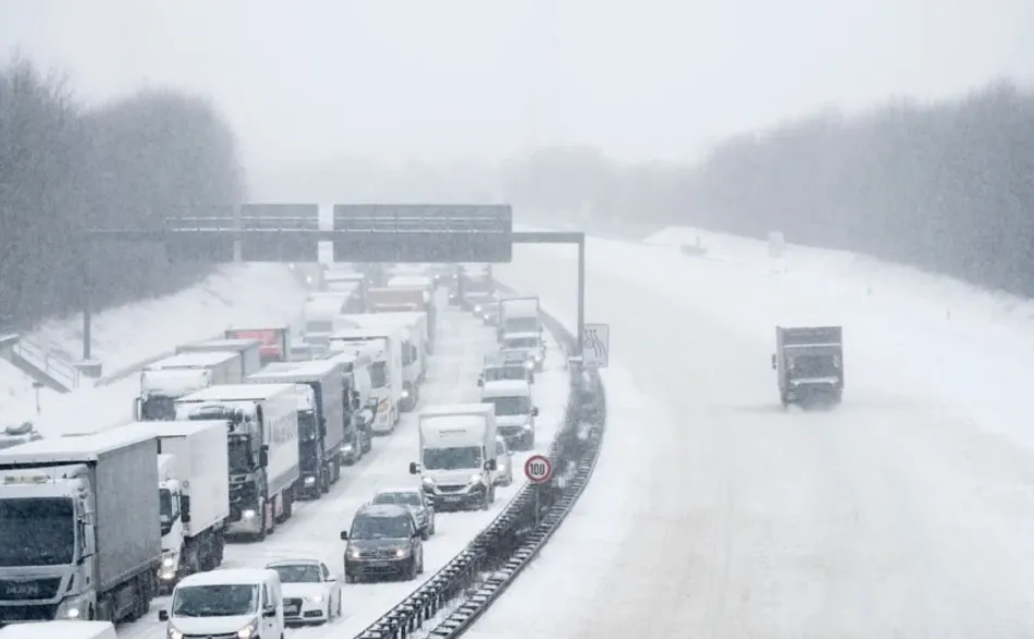 Kolaps i u Njemačkoj zbog snijega: Autoceste blokirane, saobraćaj obustavljen