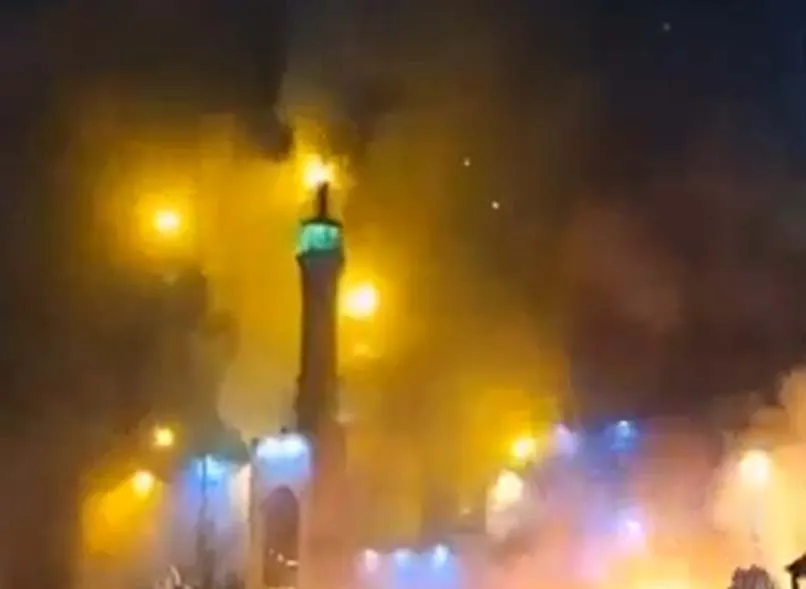 Zapaljena džamija i automobili u Iranu, vlast tvrdi da je situacija mirna, Pahlavi poručuje: Pripremam povratak