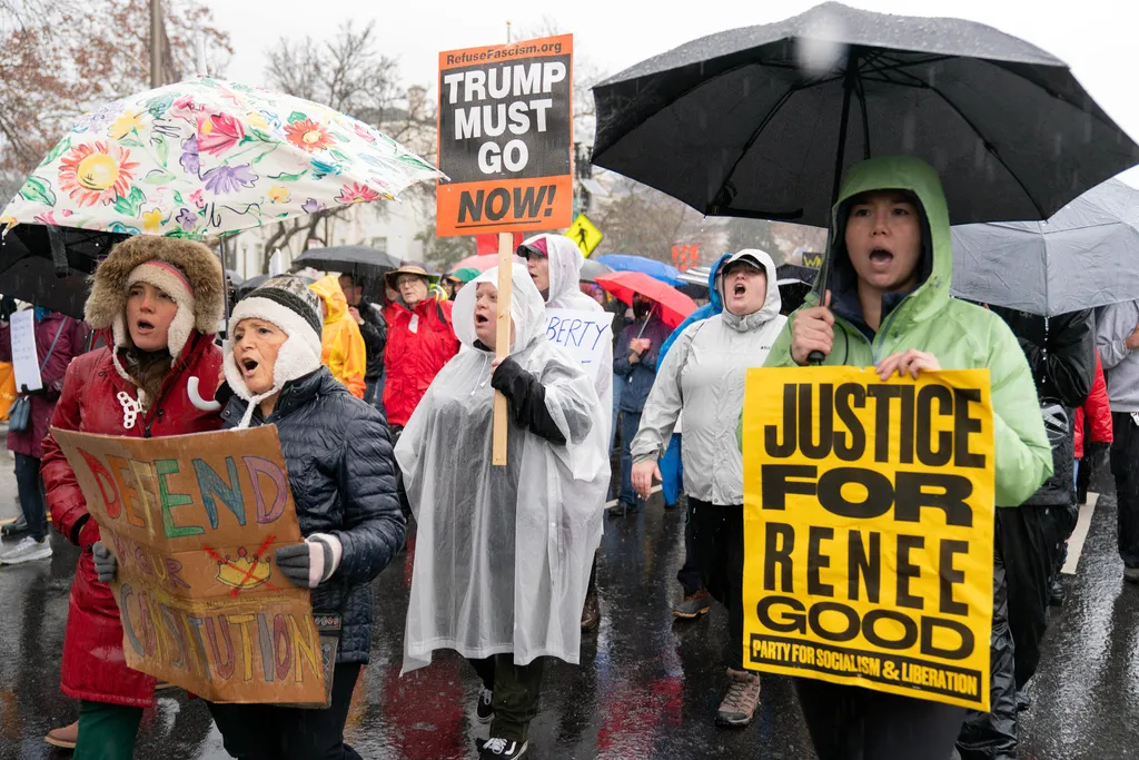 Agent ICE-a ubio ženu, deseci hiljada ljudi izašli na ulice: Ministrica šalje policiju