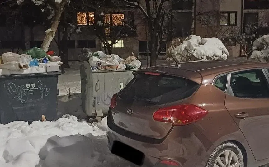 KJKP Rad o neispražnjenim kontejnerima: Apel vozačima da vode računa o parkiranju