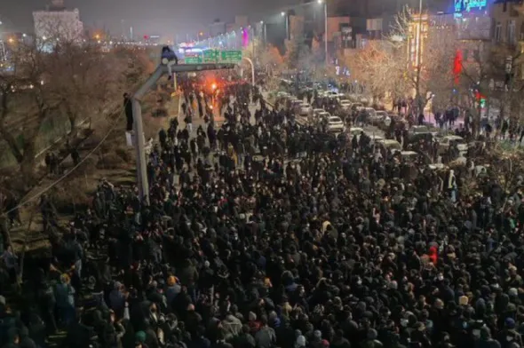 Oko 2.000 ljudi ubijeno u protestima u Iranu