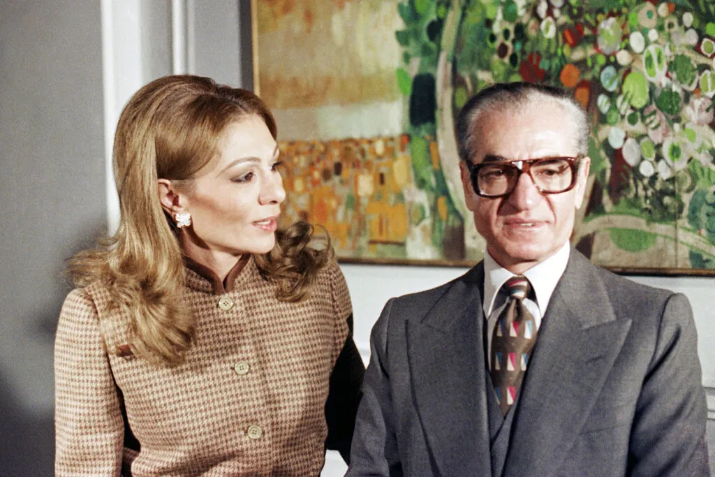 Bivša iranska kraljica Farah Pahlavi pozvala snage bezbjednosti da se pridruže protestima