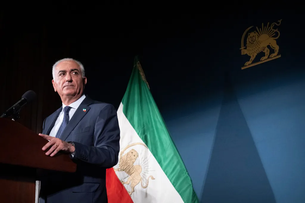 Pahlavi traži veći pritisak na Teheran, ponavlja da će se vratiti u Iran